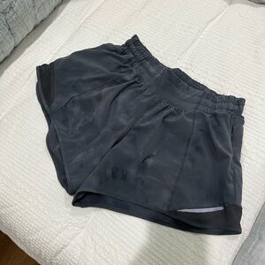Hotty hot lululemon shorts
Low rise 4"